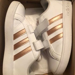 NWT gold n white toddler unisex adidas